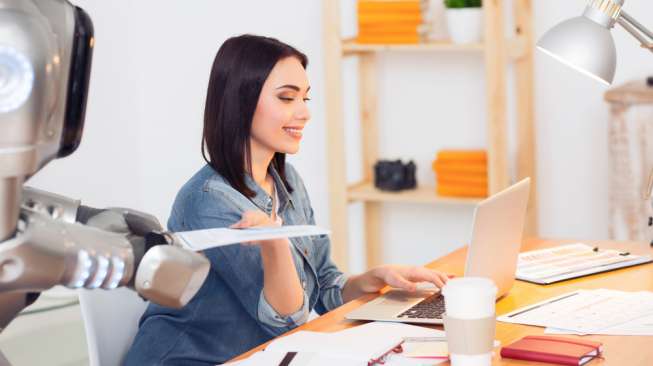 Ilustrasi wanita bekerja di kantor. (Shutterstock)